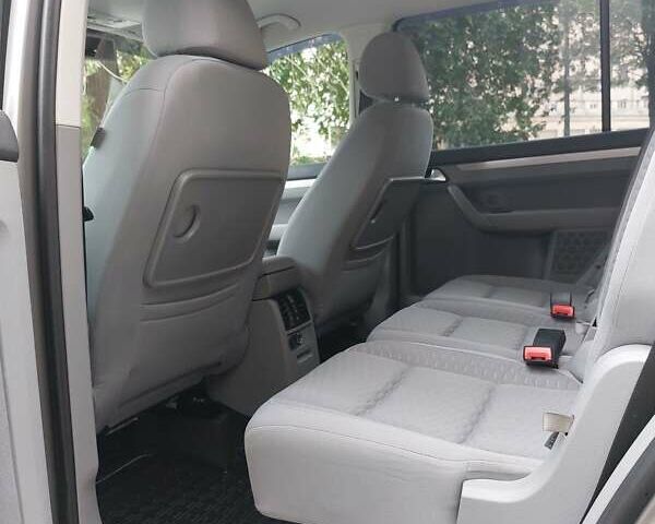 Сірий Фольксваген Туран, об'ємом двигуна 1.4 л та пробігом 232 тис. км за 7000 $, фото 31 на Automoto.ua