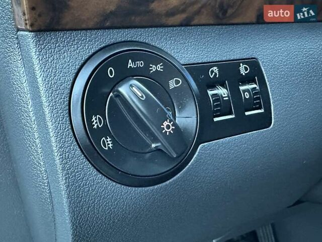 Серый Фольксваген Туран, объемом двигателя 1.4 л и пробегом 142 тыс. км за 8650 $, фото 47 на Automoto.ua