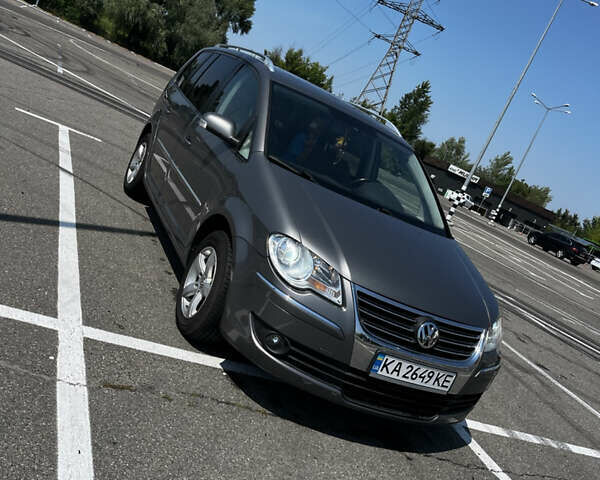 Серый Фольксваген Туран, объемом двигателя 2 л и пробегом 226 тыс. км за 10750 $, фото 18 на Automoto.ua