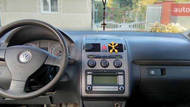 Сірий Фольксваген Туран, об'ємом двигуна 1.6 л та пробігом 210 тис. км за 8000 $, фото 1 на Automoto.ua