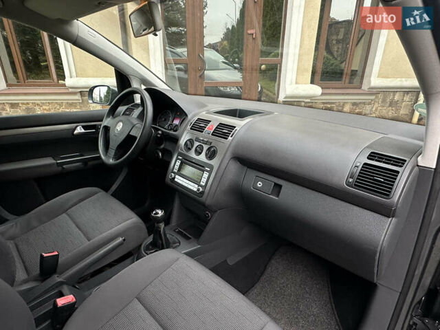 Серый Фольксваген Туран, объемом двигателя 1.6 л и пробегом 210 тыс. км за 7350 $, фото 34 на Automoto.ua