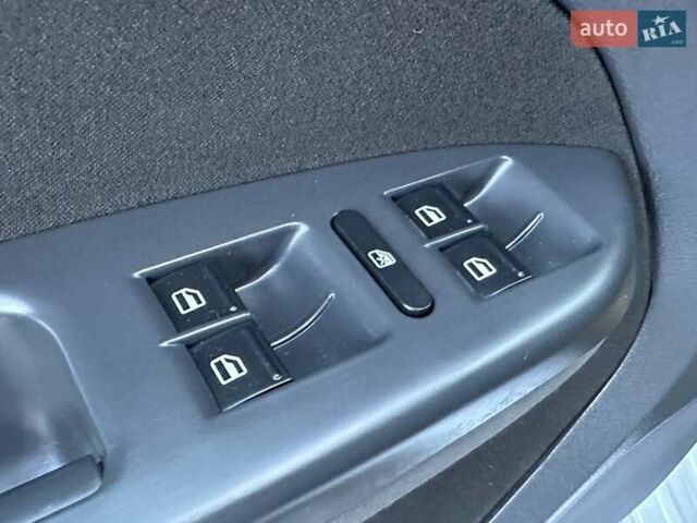 Серый Фольксваген Туран, объемом двигателя 1.4 л и пробегом 142 тыс. км за 8650 $, фото 40 на Automoto.ua