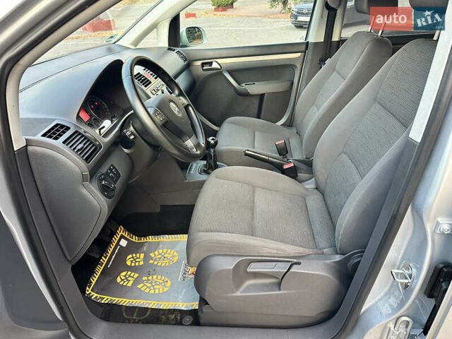 Сірий Фольксваген Туран, об'ємом двигуна 1.6 л та пробігом 196 тис. км за 8199 $, фото 46 на Automoto.ua