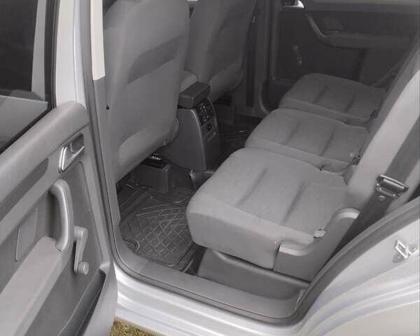 Сірий Фольксваген Туран, об'ємом двигуна 1.9 л та пробігом 257 тис. км за 8600 $, фото 10 на Automoto.ua