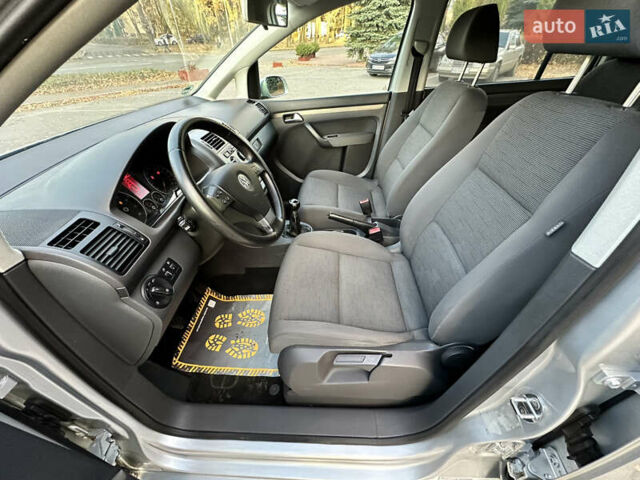Сірий Фольксваген Туран, об'ємом двигуна 1.6 л та пробігом 196 тис. км за 8199 $, фото 47 на Automoto.ua
