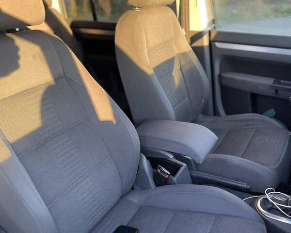 Серый Фольксваген Туран, объемом двигателя 1.39 л и пробегом 196 тыс. км за 7700 $, фото 18 на Automoto.ua