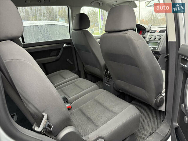 Серый Фольксваген Туран, объемом двигателя 1.9 л и пробегом 235 тыс. км за 7999 $, фото 11 на Automoto.ua