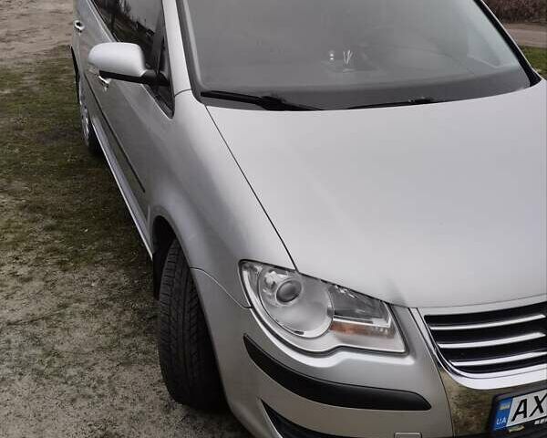 Сірий Фольксваген Туран, об'ємом двигуна 1.9 л та пробігом 257 тис. км за 8600 $, фото 2 на Automoto.ua