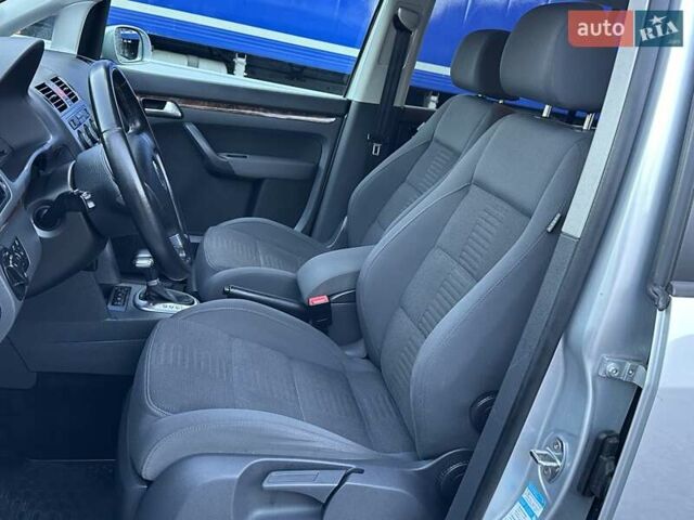 Серый Фольксваген Туран, объемом двигателя 1.4 л и пробегом 142 тыс. км за 8650 $, фото 45 на Automoto.ua