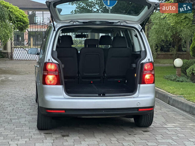 Серый Фольксваген Туран, объемом двигателя 1.6 л и пробегом 211 тыс. км за 7450 $, фото 19 на Automoto.ua