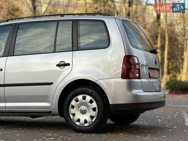 Сірий Фольксваген Туран, об'ємом двигуна 1.6 л та пробігом 196 тис. км за 8199 $, фото 18 на Automoto.ua