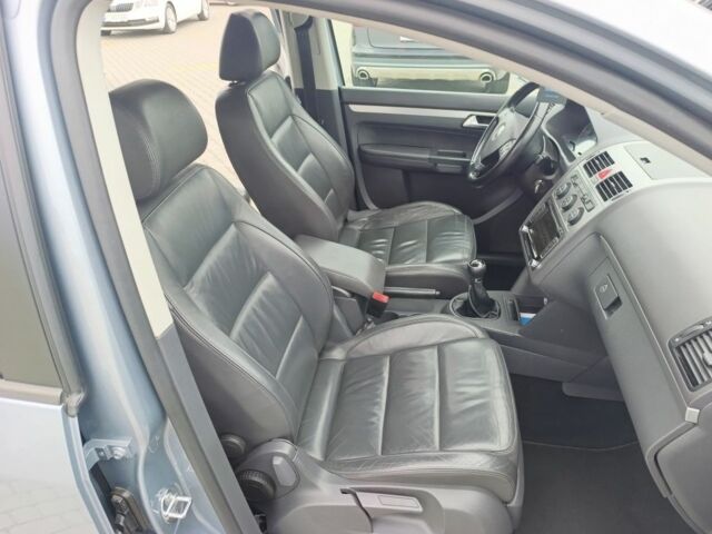 Серый Фольксваген Туран, объемом двигателя 10 л и пробегом 170 тыс. км за 7903 $, фото 6 на Automoto.ua