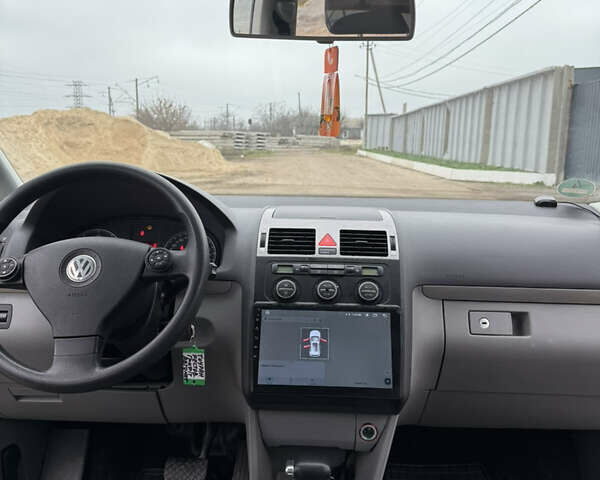 Сірий Фольксваген Туран, об'ємом двигуна 1.4 л та пробігом 185 тис. км за 7500 $, фото 7 на Automoto.ua