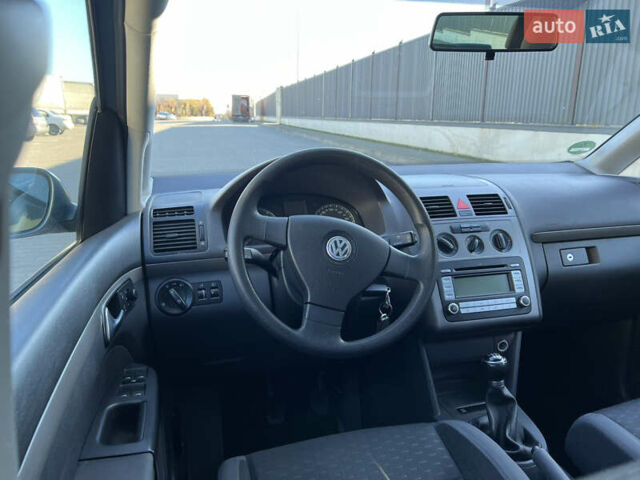 Серый Фольксваген Туран, объемом двигателя 1.4 л и пробегом 188 тыс. км за 6000 $, фото 43 на Automoto.ua