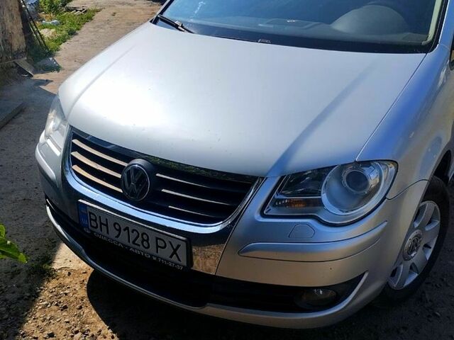 Серый Фольксваген Туран, объемом двигателя 1.6 л и пробегом 224 тыс. км за 7600 $, фото 2 на Automoto.ua