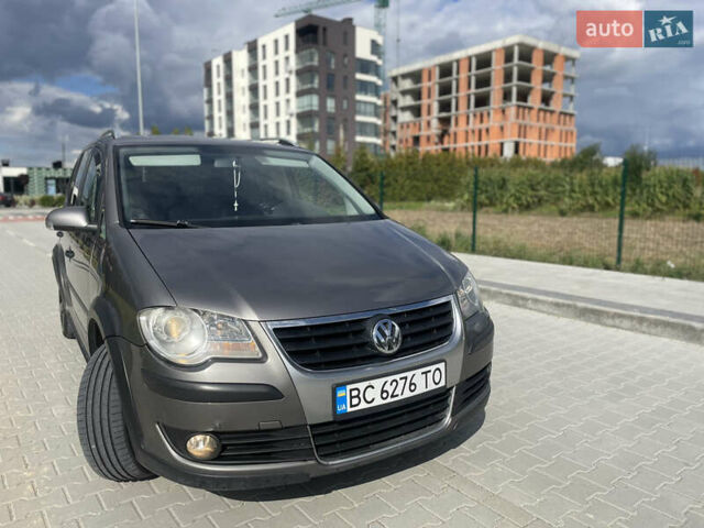 Сірий Фольксваген Туран, об'ємом двигуна 1.9 л та пробігом 307 тис. км за 8000 $, фото 12 на Automoto.ua