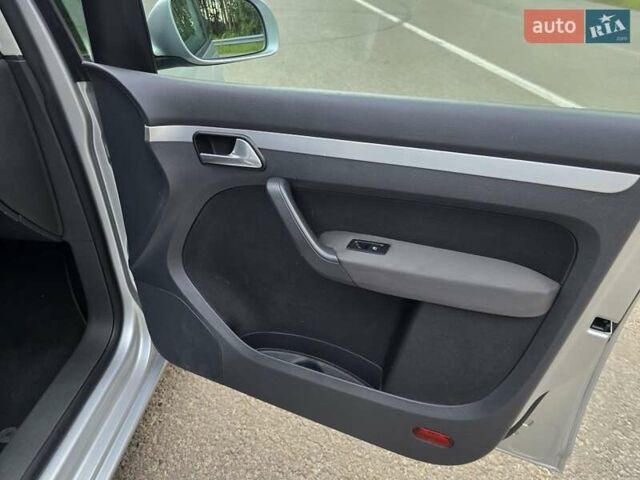 Серый Фольксваген Туран, объемом двигателя 2 л и пробегом 237 тыс. км за 9699 $, фото 38 на Automoto.ua