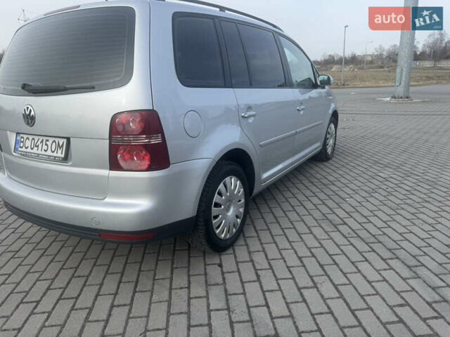 Серый Фольксваген Туран, объемом двигателя 1.6 л и пробегом 238 тыс. км за 6700 $, фото 5 на Automoto.ua