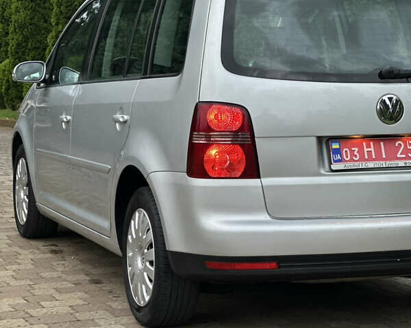 Серый Фольксваген Туран, объемом двигателя 1.6 л и пробегом 211 тыс. км за 7450 $, фото 10 на Automoto.ua