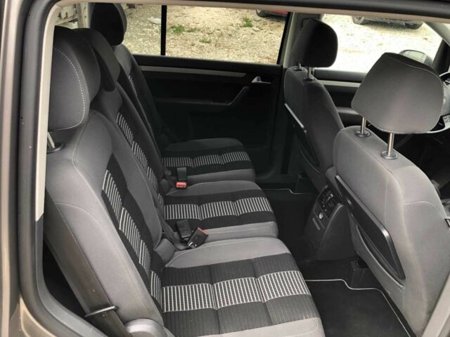 Сірий Фольксваген Туран, об'ємом двигуна 1.4 л та пробігом 240 тис. км за 5900 $, фото 6 на Automoto.ua