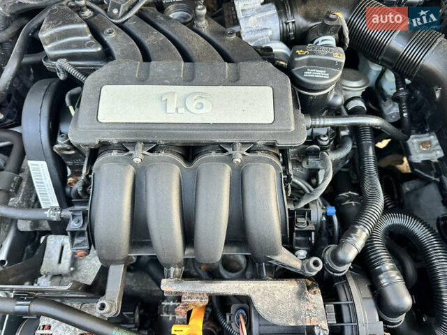 Сірий Фольксваген Туран, об'ємом двигуна 1.6 л та пробігом 196 тис. км за 8199 $, фото 77 на Automoto.ua