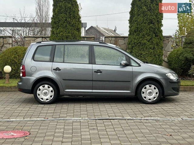 Серый Фольксваген Туран, объемом двигателя 1.6 л и пробегом 210 тыс. км за 7350 $, фото 17 на Automoto.ua