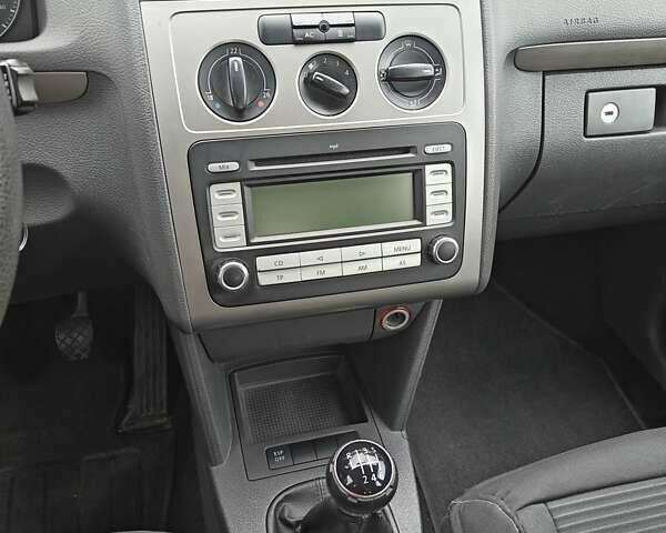 Сірий Фольксваген Туран, об'ємом двигуна 1.9 л та пробігом 263 тис. км за 8500 $, фото 8 на Automoto.ua