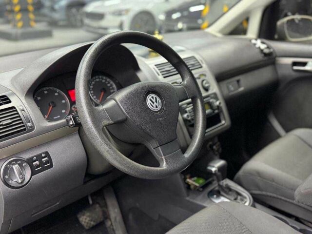 Серый Фольксваген Туран, объемом двигателя 2 л и пробегом 326 тыс. км за 7800 $, фото 7 на Automoto.ua