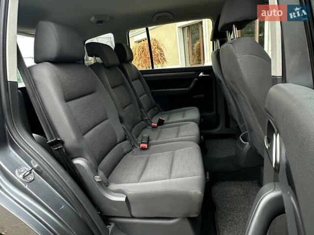 Серый Фольксваген Туран, объемом двигателя 1.6 л и пробегом 210 тыс. км за 7350 $, фото 31 на Automoto.ua