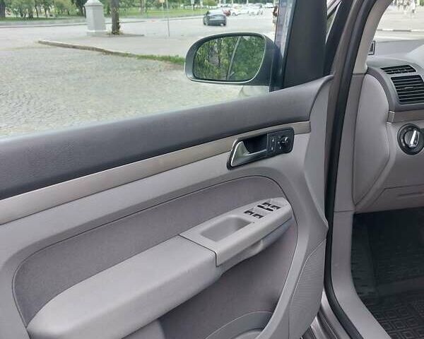 Сірий Фольксваген Туран, об'ємом двигуна 1.4 л та пробігом 232 тис. км за 7000 $, фото 18 на Automoto.ua