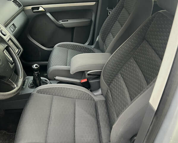 Сірий Фольксваген Туран, об'ємом двигуна 1.4 л та пробігом 193 тис. км за 6500 $, фото 63 на Automoto.ua