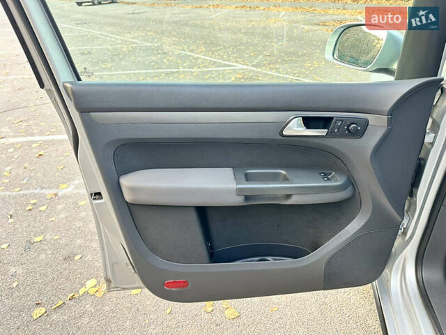 Сірий Фольксваген Туран, об'ємом двигуна 1.6 л та пробігом 196 тис. км за 8199 $, фото 40 на Automoto.ua