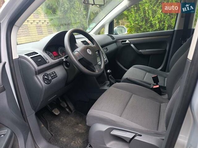 Сірий Фольксваген Туран, об'ємом двигуна 1.6 л та пробігом 216 тис. км за 7700 $, фото 21 на Automoto.ua