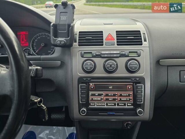 Серый Фольксваген Туран, объемом двигателя 2 л и пробегом 237 тыс. км за 9699 $, фото 49 на Automoto.ua