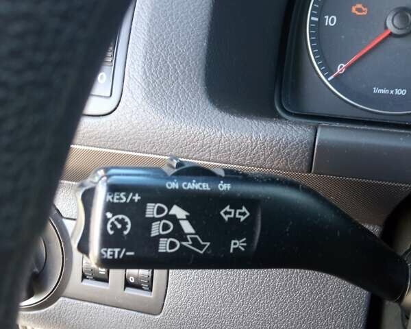 Серый Фольксваген Туран, объемом двигателя 1.9 л и пробегом 235 тыс. км за 8500 $, фото 27 на Automoto.ua