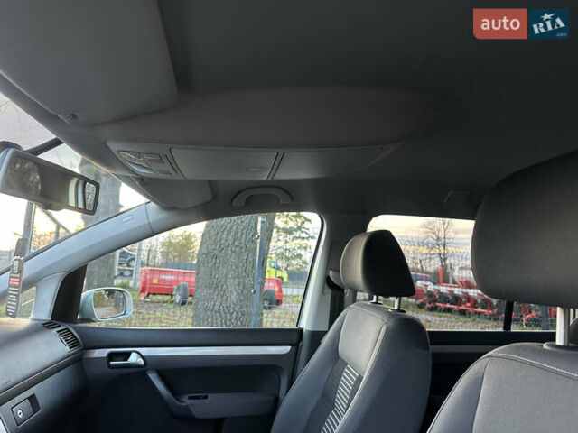 Серый Фольксваген Туран, объемом двигателя 1.6 л и пробегом 236 тыс. км за 8200 $, фото 34 на Automoto.ua