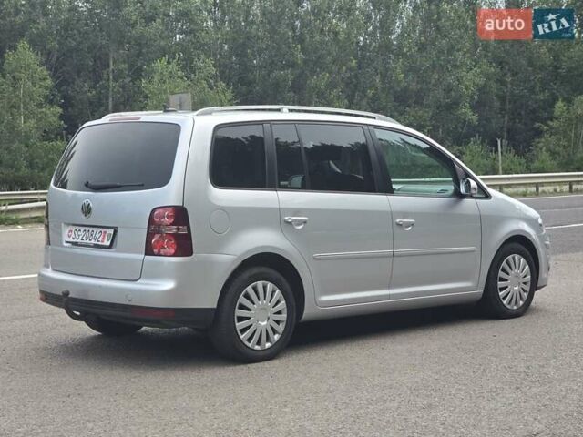 Серый Фольксваген Туран, объемом двигателя 2 л и пробегом 237 тыс. км за 9699 $, фото 5 на Automoto.ua