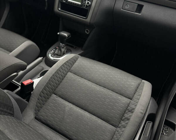 Сірий Фольксваген Туран, об'ємом двигуна 1.97 л та пробігом 328 тис. км за 7500 $, фото 9 на Automoto.ua