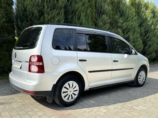 Сірий Фольксваген Туран, об'ємом двигуна 2 л та пробігом 230 тис. км за 6900 $, фото 4 на Automoto.ua