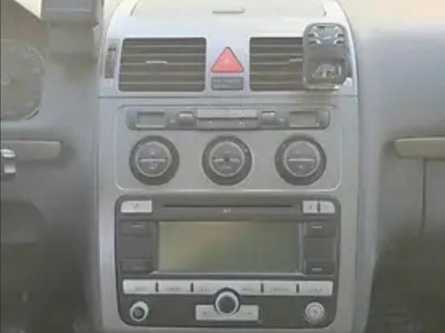 Серый Фольксваген Туран, объемом двигателя 2 л и пробегом 330 тыс. км за 6300 $, фото 3 на Automoto.ua