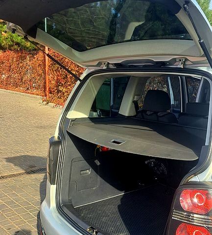 Серый Фольксваген Туран, объемом двигателя 1.4 л и пробегом 317 тыс. км за 7500 $, фото 8 на Automoto.ua