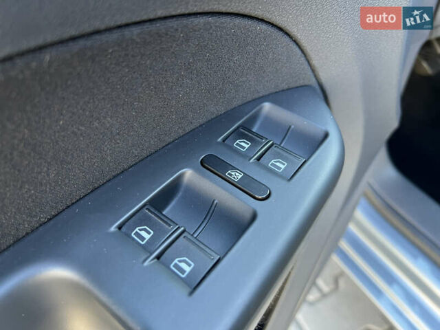 Серый Фольксваген Туран, объемом двигателя 1.4 л и пробегом 188 тыс. км за 6000 $, фото 59 на Automoto.ua