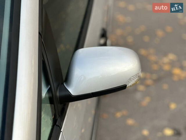 Сірий Фольксваген Туран, об'ємом двигуна 1.6 л та пробігом 196 тис. км за 8199 $, фото 5 на Automoto.ua