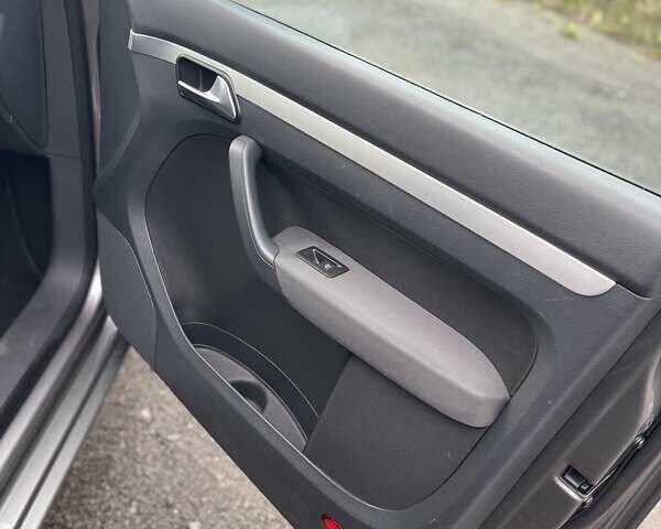 Сірий Фольксваген Туран, об'ємом двигуна 1.4 л та пробігом 205 тис. км за 6950 $, фото 14 на Automoto.ua