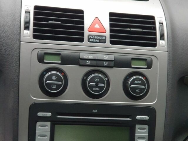 Сірий Фольксваген Туран, об'ємом двигуна 1.9 л та пробігом 224 тис. км за 8990 $, фото 17 на Automoto.ua