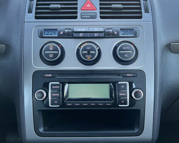 Серый Фольксваген Туран, объемом двигателя 1.4 л и пробегом 175 тыс. км за 7500 $, фото 14 на Automoto.ua