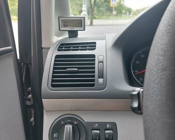 Сірий Фольксваген Туран, об'ємом двигуна 1.4 л та пробігом 232 тис. км за 7000 $, фото 19 на Automoto.ua