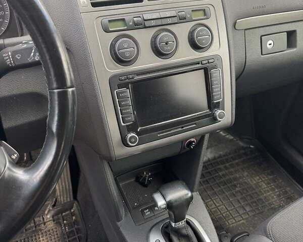 Сірий Фольксваген Туран, об'ємом двигуна 1.97 л та пробігом 243 тис. км за 10500 $, фото 1 на Automoto.ua