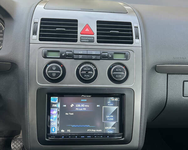 Сірий Фольксваген Туран, об'ємом двигуна 1.4 л та пробігом 193 тис. км за 6500 $, фото 66 на Automoto.ua