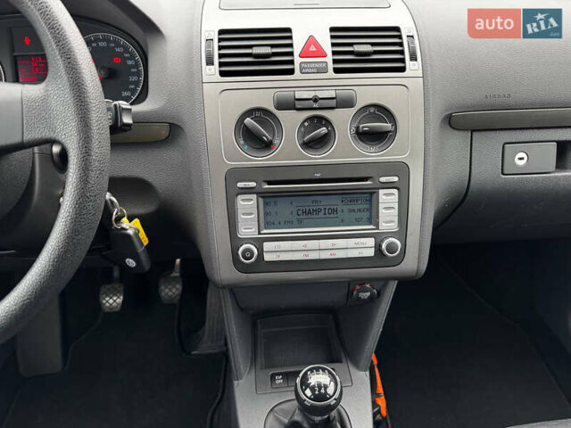 Серый Фольксваген Туран, объемом двигателя 1.4 л и пробегом 149 тыс. км за 7300 $, фото 8 на Automoto.ua